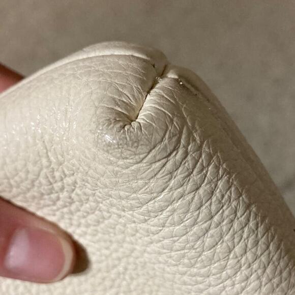 KATE SPADE,SMALL IVORY PEBBLED LEATHER QUILTED CROSSOBODY